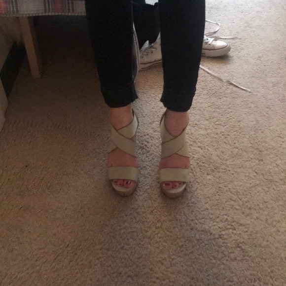 Cream Steve Madden wedges - Picture 2 of 3